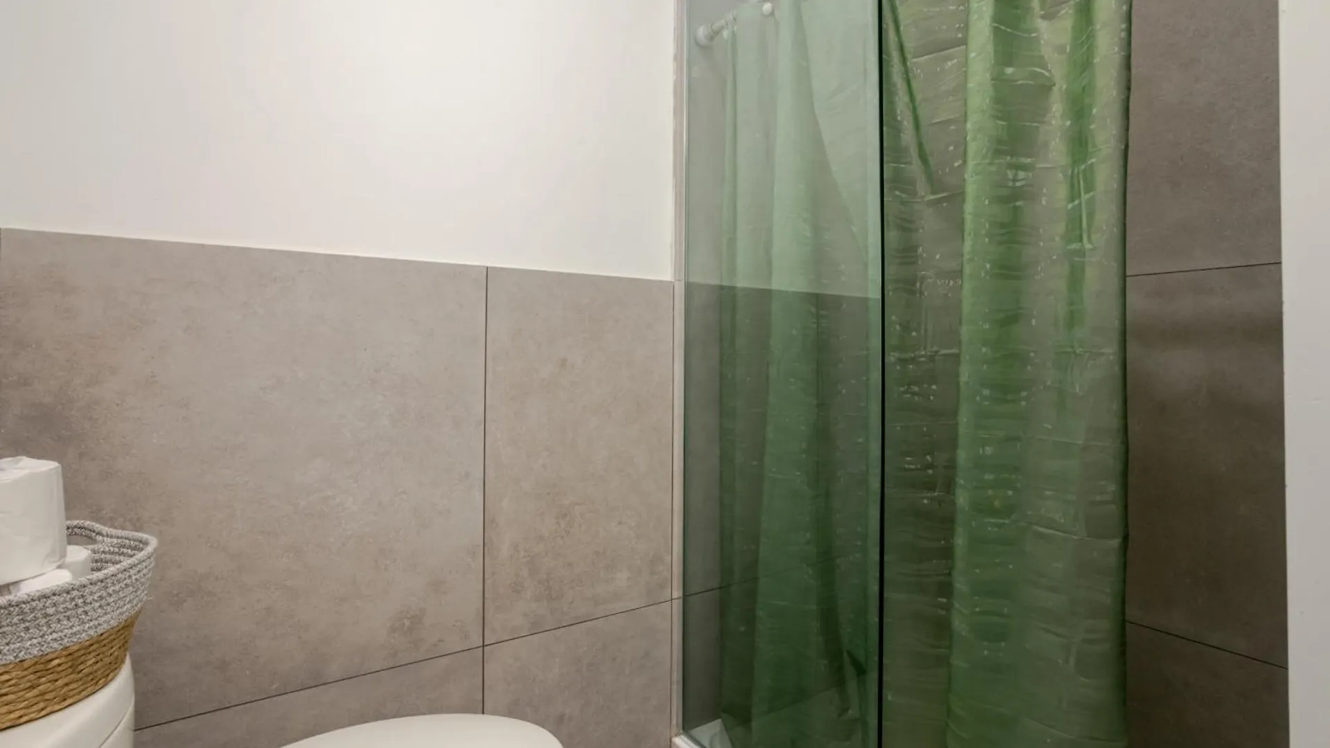 Snug Studio On Bishop Dt Mtl Zw5 Montreal